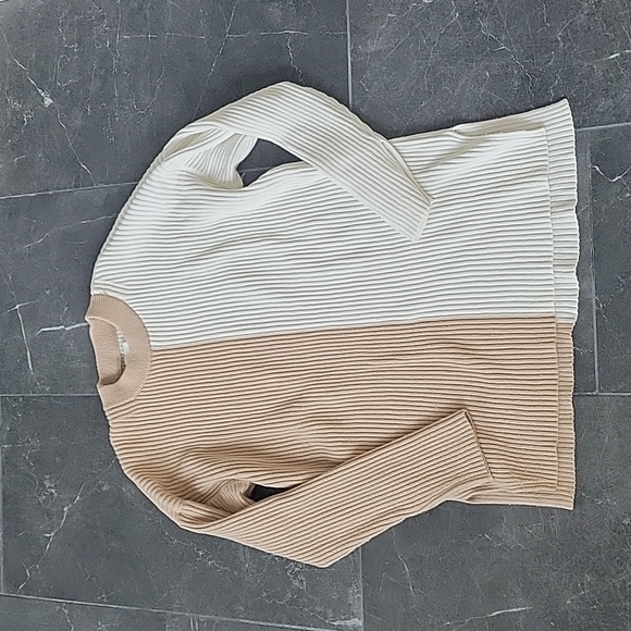 A&F LuxeSoft Oversize Splice Crew Sweater XS - Picture 4 of 5